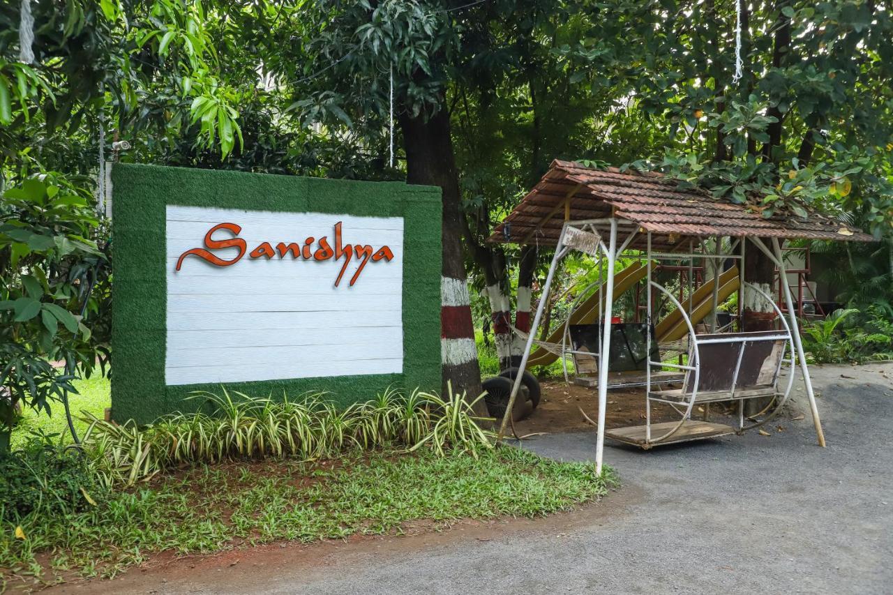 Sanidhya Beach Resort Alībāg Eksteriør billede