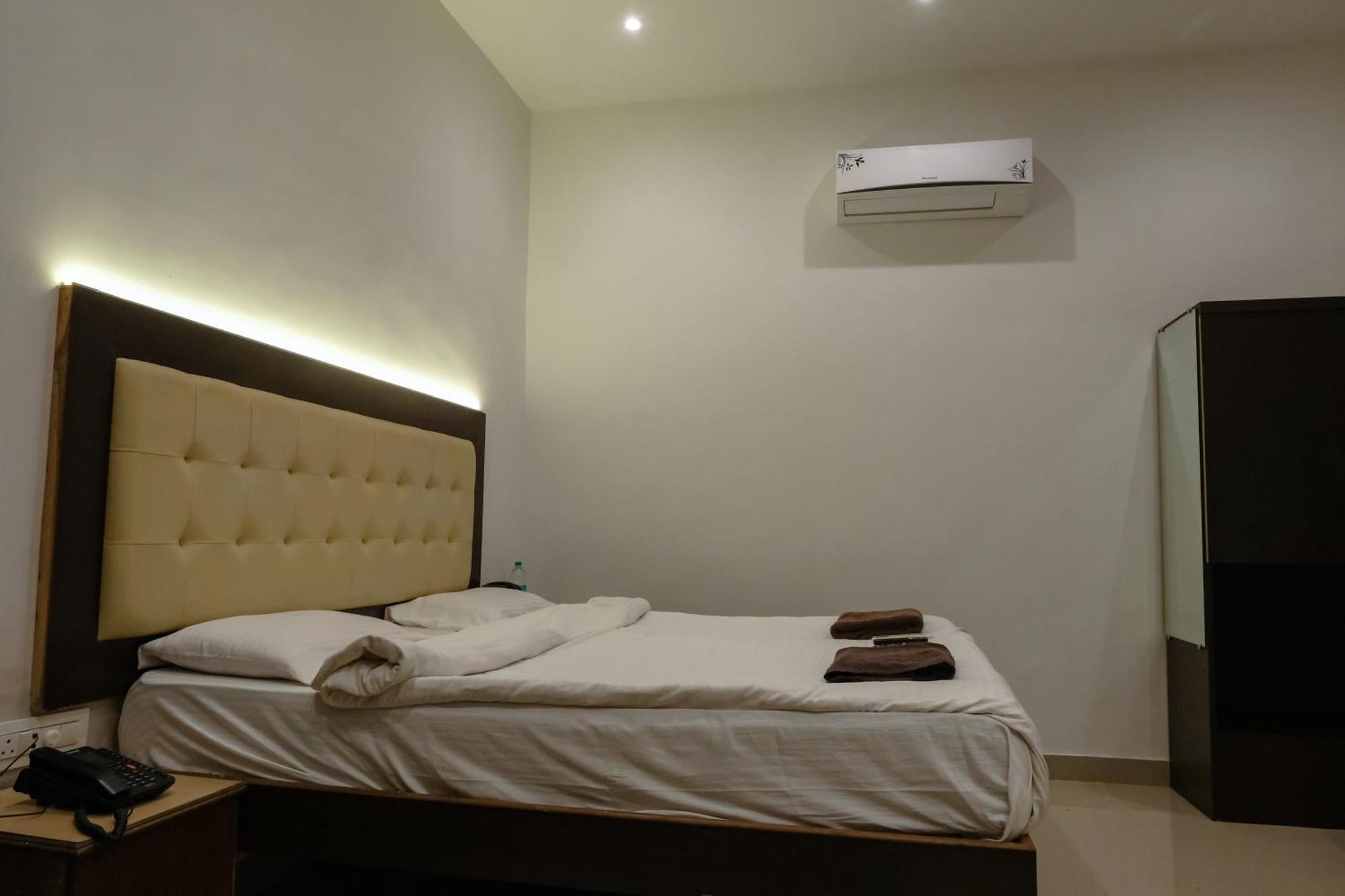 Sanidhya Beach Resort Alībāg Eksteriør billede