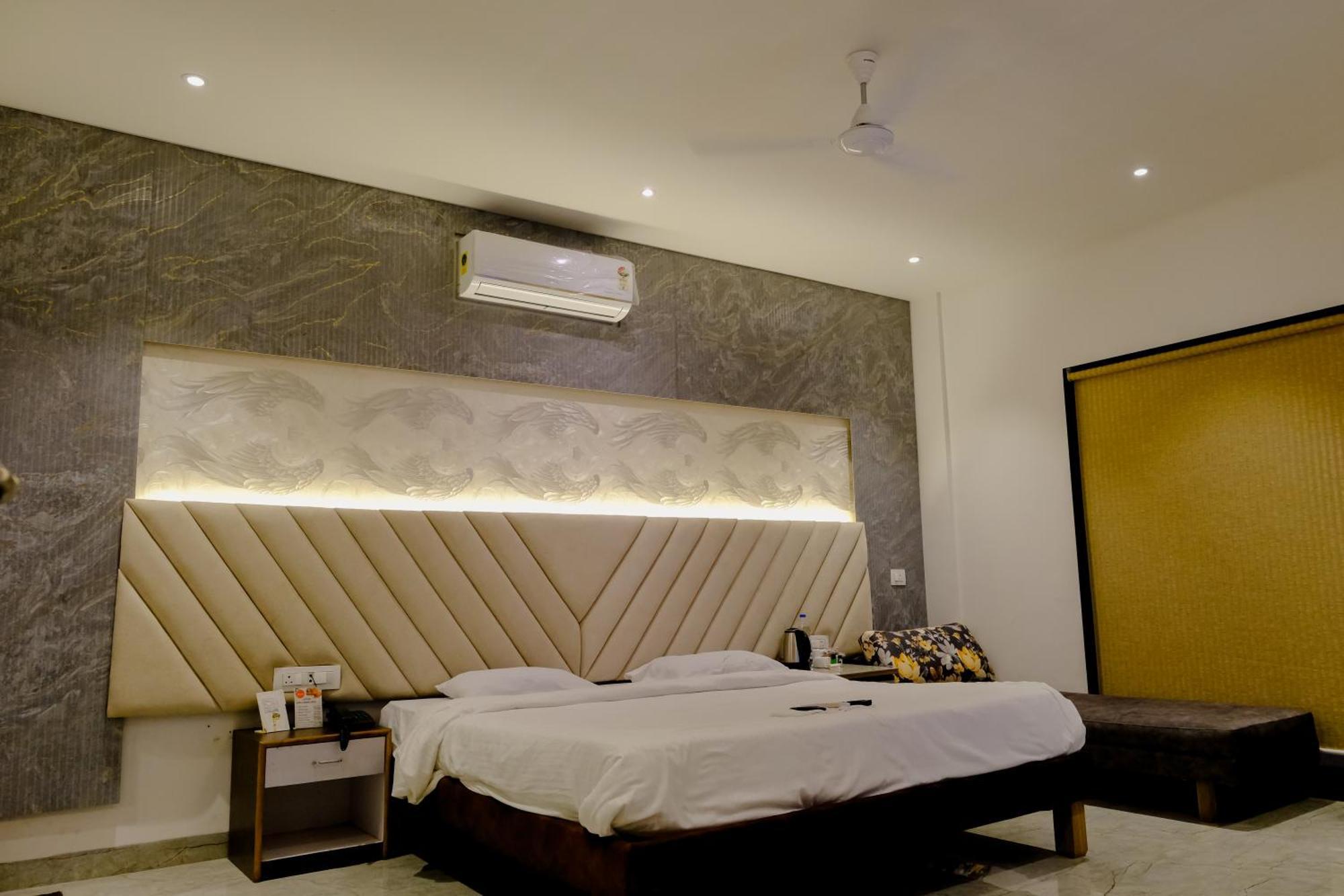 Sanidhya Beach Resort Alībāg Eksteriør billede