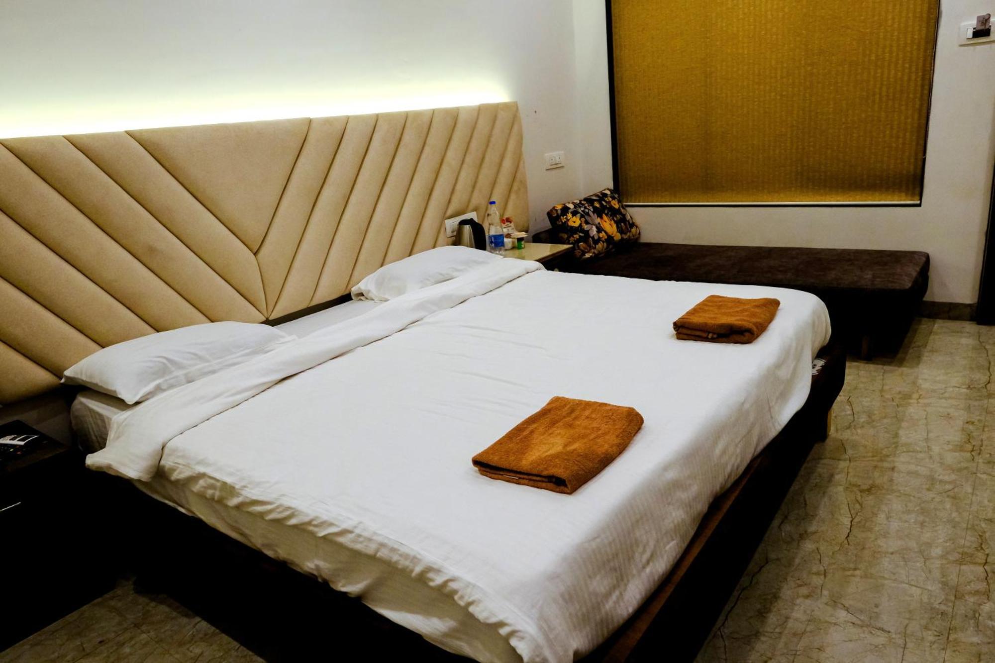 Sanidhya Beach Resort Alībāg Eksteriør billede
