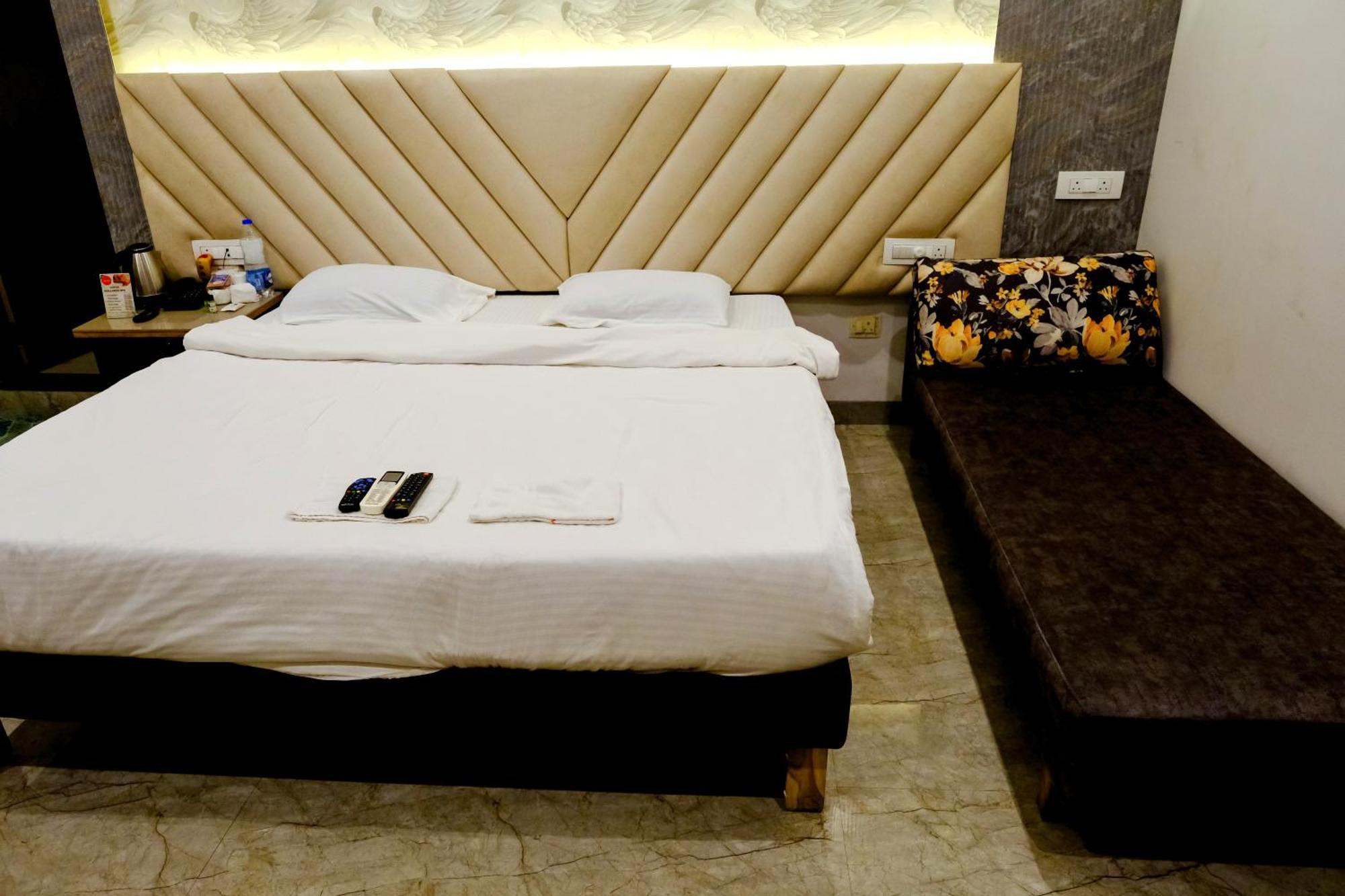 Sanidhya Beach Resort Alībāg Eksteriør billede