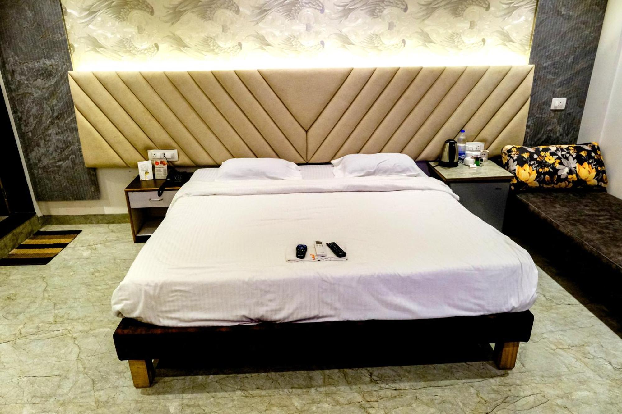 Sanidhya Beach Resort Alībāg Eksteriør billede